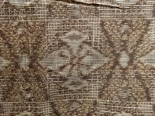 アンティーク　斜め格子に抽象模様織り出し本場村山泥大島紬着物